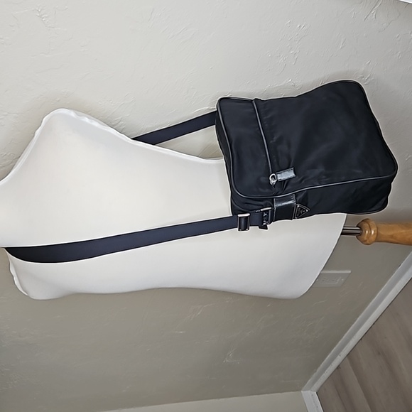 Authentic Prada Nero Tessuto Crossbody Bag - Picture 3 of 16